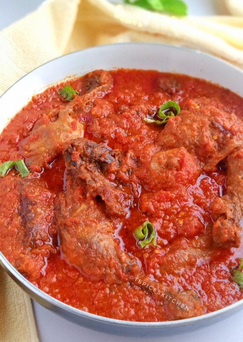 Wedding table styled with Afro-Caribbean catering dishes